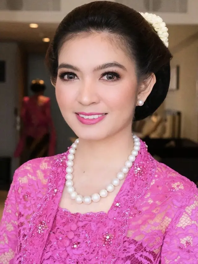 @melvavamakeupartist