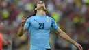Penyerang Uruguay, Edinson Cavani memimpin puncak klasemen top scorer kualifikasi Piala Dunia 2018 zona CONMEBOL dengan torehan sembilan gol. (AFP/Federico Para)