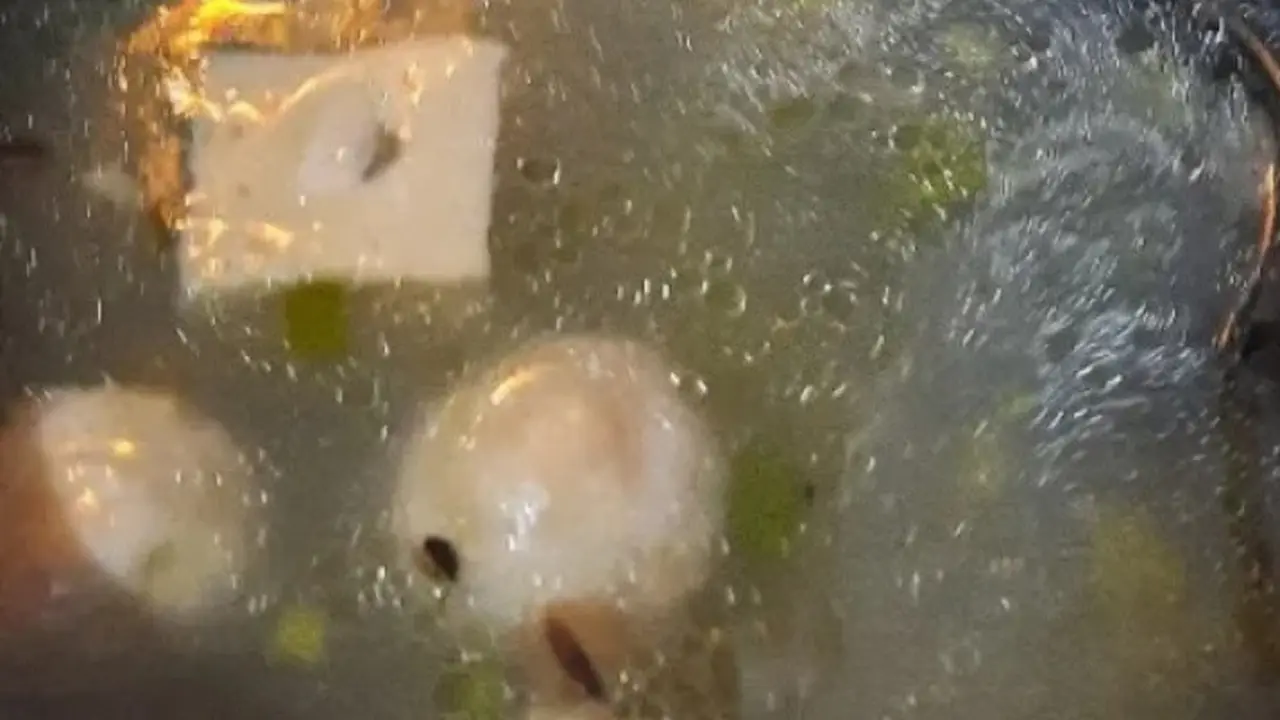 Resep bakso bening khas Makassar. (dok. Cookpad @poppyafrina)