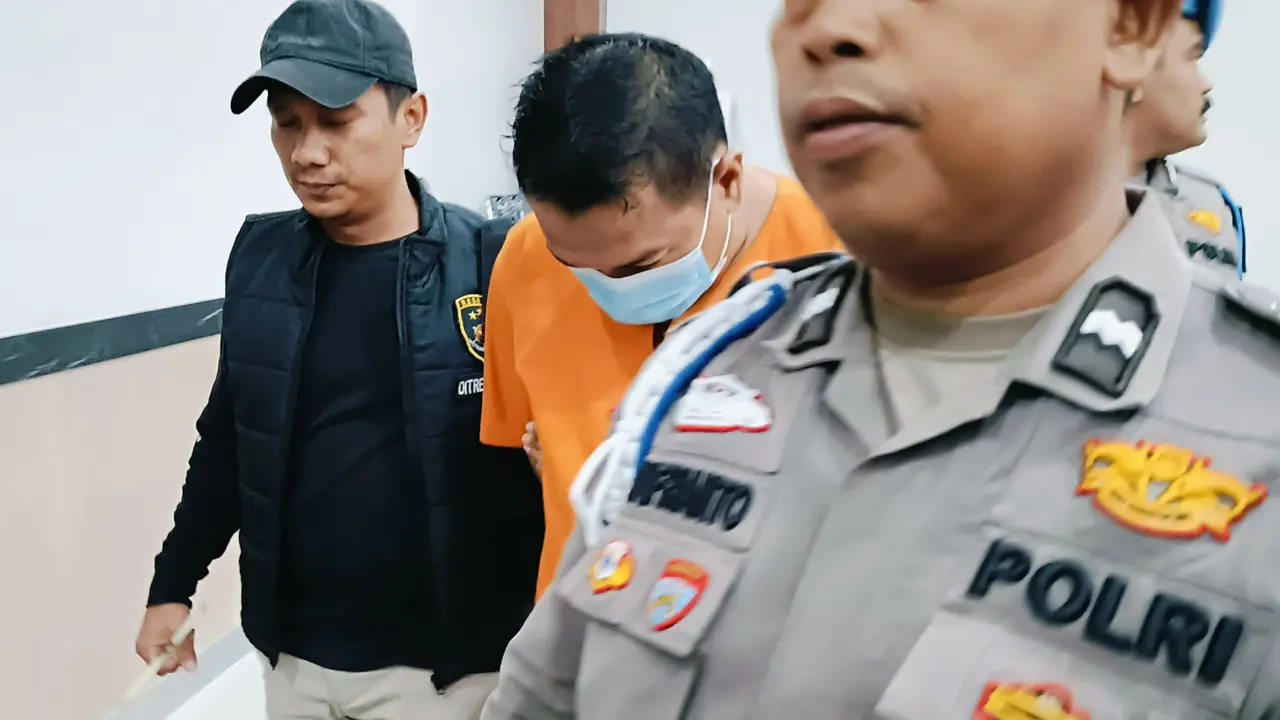 Tersangka penganiayaan warga hingga tewas yang merupakan personel Yanma Polda Riau.