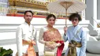Salah satu destinasi yang dikunjungi Sarwendah adalah Wat Arun, kuil Buddha terkenal di tepi sungai dengan pemandangan yang memukau. Momen ini juga ia manfaatkan untuk mencoba pakaian tradisional perempuan Thailand, Chut Thai, yang membuatnya terlihat anggun seperti penduduk lokal. (Liputan6.com/IG/@sarwendah29)