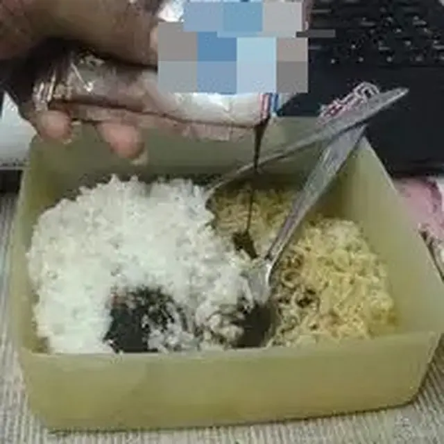 6 Potret Makan Nasi Pakai Cokelat Ini Absurd, Gagal Meningkatkan Mood