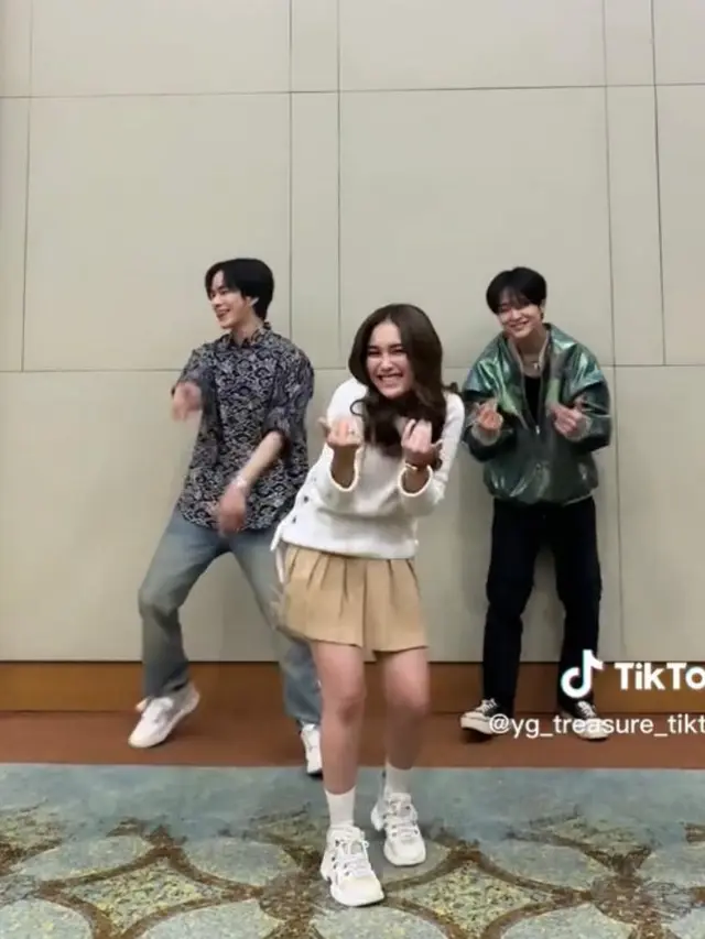 Gaya Awet Muda Ayu Ting Ting Bikin TikTok Bareng Member TREASURE, Teume Auto Heboh