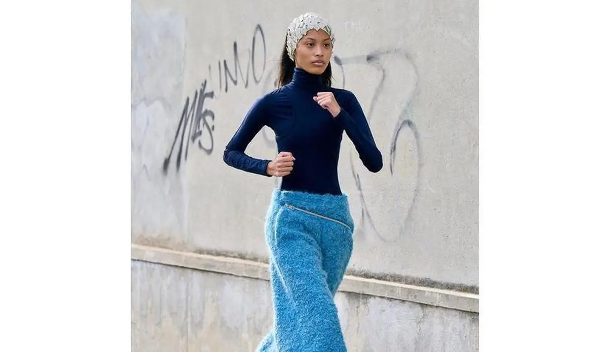 Di Milan Fashion Week 2022, Nafa tidak hanya membawakan koleksi dari satu brand saja. (Instagram/whoknows.models),