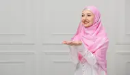 Ilustrasi Islami, muslimah, bersyukur. (Photo created by KamranAydinov on www.freepik.com)