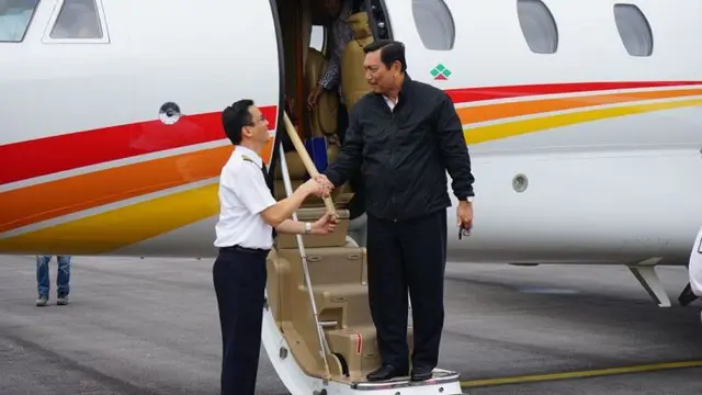 Menteri Koordinator Bidang Kemaritiman, Luhut Binsar Pandjaitan mendarat di Bandara Silangit, Sumatera Utara. Menteri Koordinator Bidang Kemaritiman, Luhut Binsar Pandjaitan mendarat di Bandara Silangit, Sumatera Utara. (Kemenko Kemaritiman)