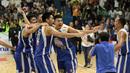Ekspresi kebahagiann para pemain Satria Muda usai Final IBL 2018 di GOR Sumantri Brojonegoro, Jakarta, Minggu (22/4/2018). Satria Muda menang atas Pelita Jaya dengan skor 69-64. (Bola.com/Nick Hanoatubun)
