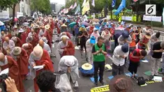 Peserta unjuk rasa menyuarakan reformasi total sekte Buddha yang sekarang sudah ada sekitar 13 ribu biksu, 7 juta pengikut, dan lebih dari 3 ribu kuil di seluruh negeri