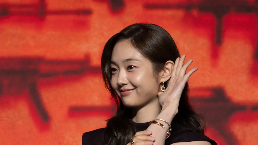 Kim Hye Jun dalam konferensi pers drakor A Shop for Killers. (Disney Plus)