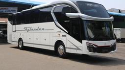 New Armada Skylander R22 yang memiliki desain seperti bus-bus eropa. Kecanggihan bus ini terletak pada kaca spion yang sudah menggunakan kamera serta terdapat videotron di bagian belakang untuk menampilkan citra kamera di depan. Hal ini bertujuan untuk memberikan pandangan ke depan yang terhalang oleh bus ini pada kendaraan di belakangnya. (Source: busworldsoutheastasia.org)