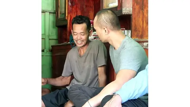 7 Momen Saat Bima Aryo Ziarah ke Makam ART yang Tewas Diserang Anjingnya