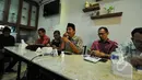 Diskusi bertajuk 'Rakyat Mulai Resah' di Jakarta, Jumat (27/3/2015). Pembicara yang hadir Ray Rangkuti, Dani Setiawan dan Romo Benny Soesetyo. (Liputan6.com/Faizal Fanani)