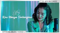 Ifny menyanyikan lagu Kini Hanya Tentangmu. (Sumber: Vidio/AFE Records)