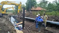 Pipa Pertamina Bocor di Desa Tarisi, Kecamatan Wanareja, Cilacap, Jawa Tengah. (Foto: Liputan6.com/Trantib Kec. Wanareja/Muhamad Ridlo)