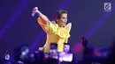 Penyanyi Indonesia, Agnez Mo tampil di Konser Lazada Super Party di ICE BSD, Serpong, Tangerang Selatan, Banten, Selasa (26/3/2019). Konser perdana persembahan Lazada ini digelar dalam rangka memperingati hari jadinya yang ke- 7. (Fimela.com/Bambang E. Ros)