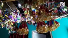 Perajin di Banyumas keluhkan pesanan terompet Tahun Baru yang menurun 30 persen dibanding tahun lalu.