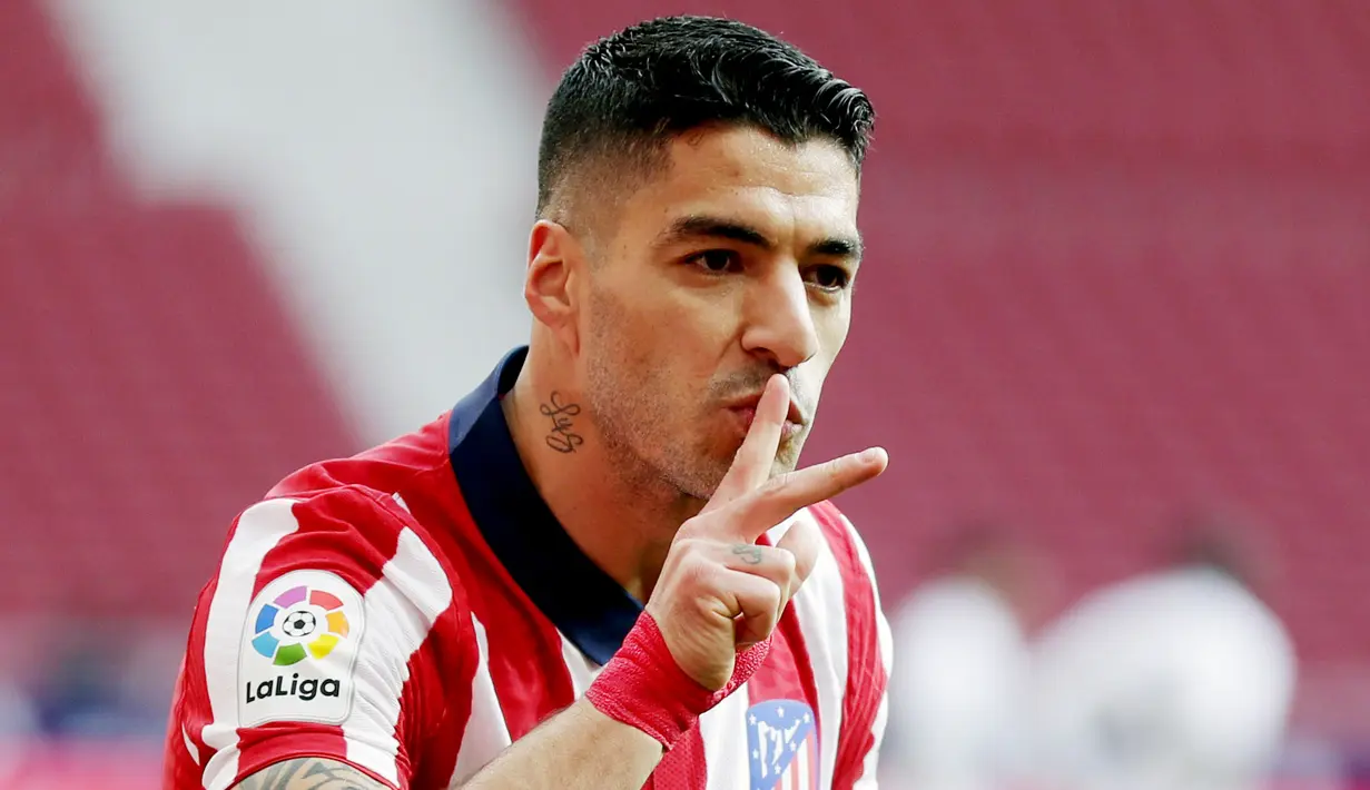 Luis Suarez (Atletico Madrid) - Ujung tombak Los Rojiblancos ini sukses membuat mantan klubnya Barcelona gigit jari. Terdepak dari Camp Nou, Suarez justru berhasil menjadi juara Liga Spanyol. (AP/Manu Fernandez)