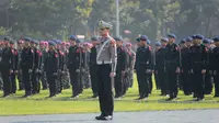Polda Jatim menggelar pasukan dalam rangka untuk pengecekan akhir Operasi Lilin Semeru 2023. (Dian Kurniawan/Liputan6.com)