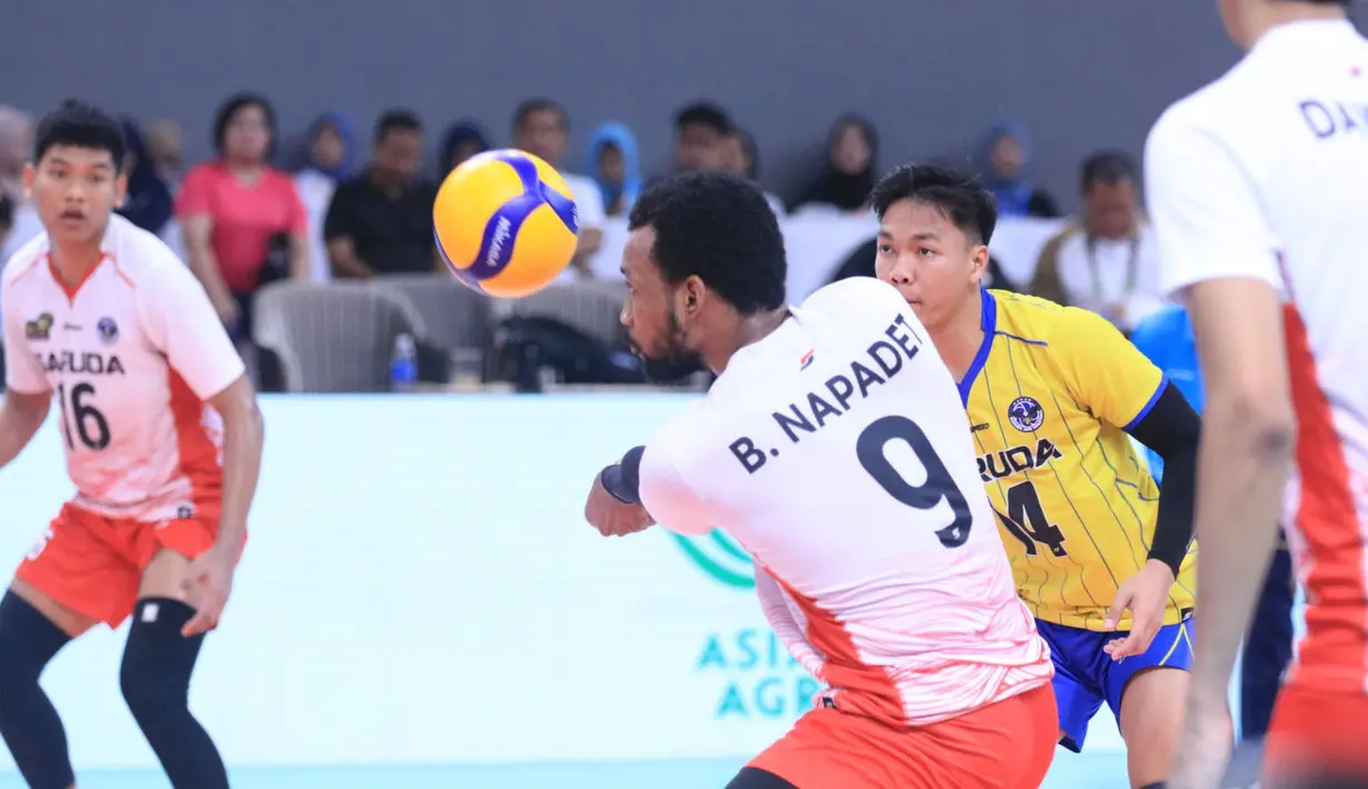 <p>Pemain Jakarta Garuda Jaya, Napadet Bhinijdee menerima bola serve saat mengadapi Jakarta LavAni Allobank Electric pada laga seri keempat putaran kedua PLN Mobile Proliga 2024 di GOR Terpadu A. Yani, Pontianak, Sabtu (22/6/2024). Jakarta Garuda Jaya kalah 0-3 (20-25, 11-25, 20-25). (Dok. PBVSI)</p>