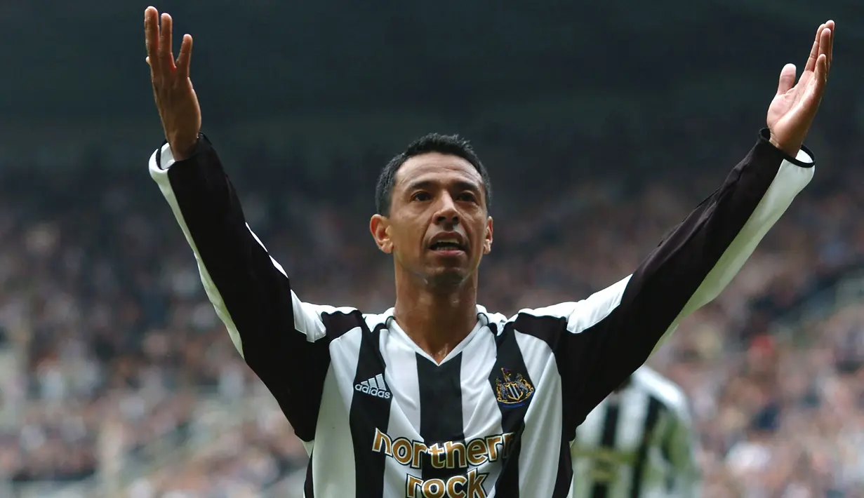 Gelandang asal Peru, Nolberto Solano yang telah pensiun pada Juli 2012 bersama Hartlepool United tercatat total tampil dalam 302 laga di Premier League dengan torehan 49 gol dan 59 assist. Capaian tersebut dilakukannya bersama tiga klub, Newcastle United, Aston Villa dan West Ham United mulai 1998/1999 hingga 2007/2008. (AFP/Glenn Campbell)