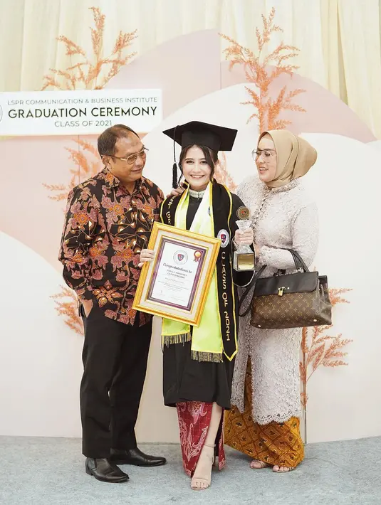 Prilly Latuconsina (Instagram/prillylatuconsina96)