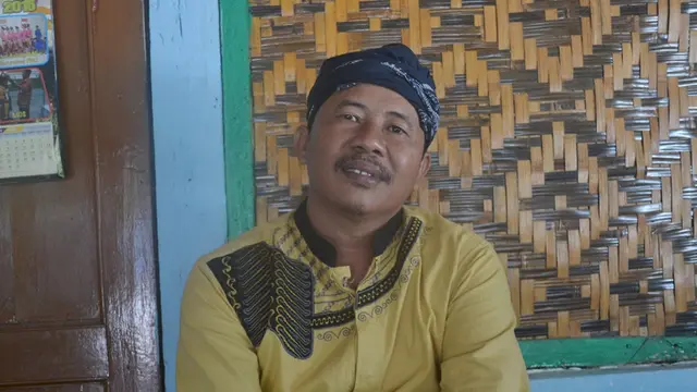 Sulam, juru kunci sekaligus imam Masjid Saka Tunggal, Baitussalam, Cikakak, Wangon, Banyumas. (Foto: Liputan6.com/Muhamad Ridlo)