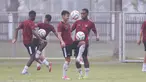 Timnas Indonesia U-20 menjalani sesi latihan terakhir di Lapangan ABC, Kompleks Gelora Bung Karno (GBK), Senayan, Jakarta, Jumat (24/5/2024) pagi. Latihan ini menjelang keberangkatan ke Italia untuk pemusatan latihan (TC) di Como dan selanjutnya mengikuti turnamen Toulon Tournament 2024 di Prancis. (Bola.com/Abdul Aziz)