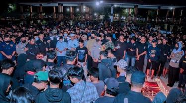 Komunitas pecinta bola Situbondo  salat gaib dan doa bersama untuk korban tragedi Kanjuruhan Malang. (Istimewa)