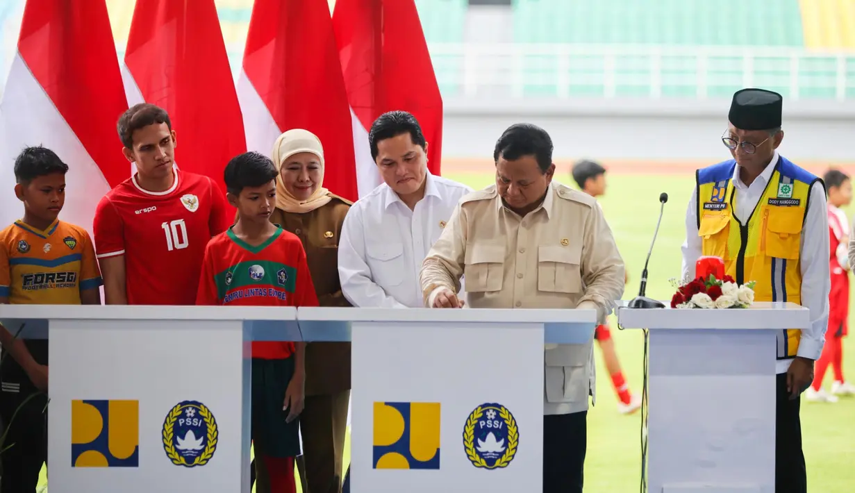 Erick Thohir menilai dalam pelaksanaan renovasi dan pembangunan 17 stadion tersebut merupakan wujud dukungan pemerintah untuk memajukan sepak bola Indonesia. (Foto: Dokumentasi PSSI)