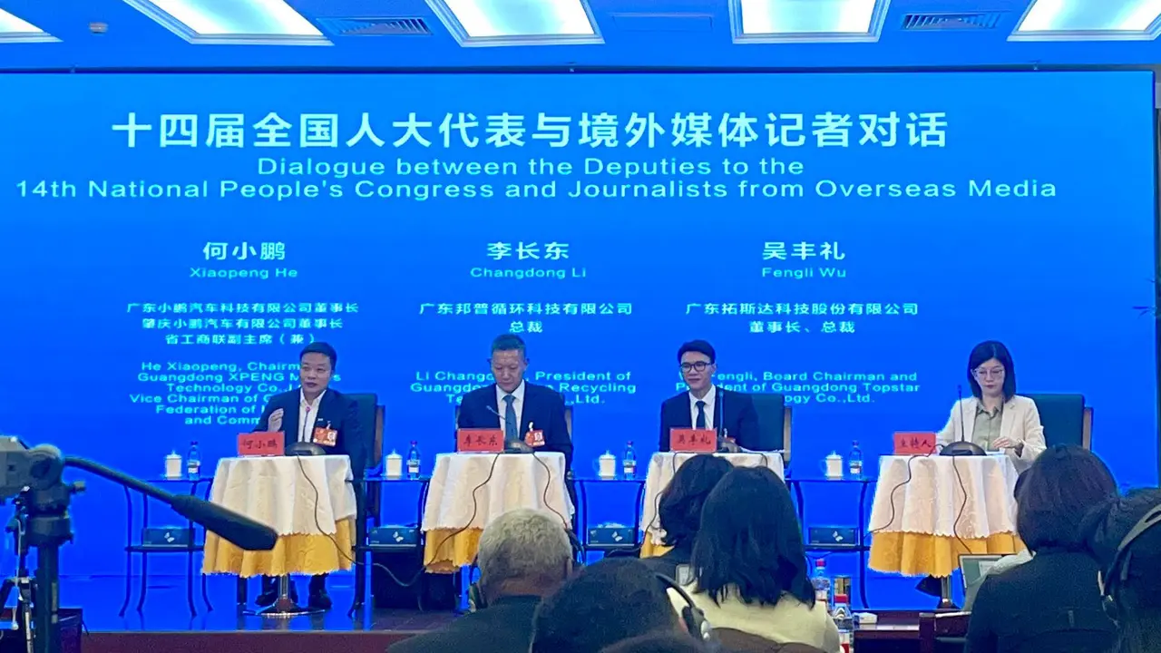 Presiden Guangdong Brunp Recycling Technology Co. Ltd, Li Changdong dalam konferensi pers sidang tahunan Kongres Rakyat Nasional (NPC) mewakili delegasi Guangdong, Beijing, Sabtu (8/3/2025). (Liputan6.com/Winda Nelfira)