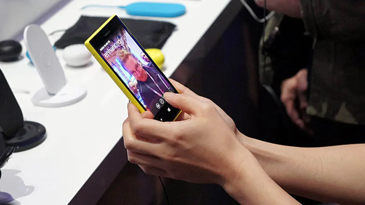 nokia-lumia-520-131229b.jpg