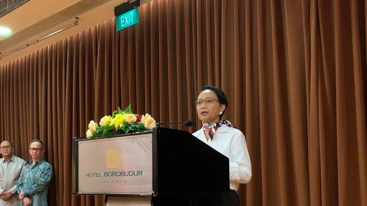 Menteri Luar Negeri Retno Marsudi ketika menyampaikan kata sambutan dalam acara cocktail reception di Jakarta, 7 Januari 2020.