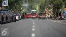 Sejumlah becak mengantar tamu undangan dari parkiran menuju Gedung Saba, Solo, Kamis (11/6/2015). Sebanyak 200 becak disediakan untuk mengantar tamu undangan menuju tempat resepsi pernikahan selvi dan gibran di Gedung Saba. (Liputan6.com/Faizal Fanani)