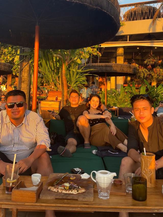 Perut Makin Buncit, Ini 7 Momen Rosiana Dewi Jalani Baby Moon di Bali