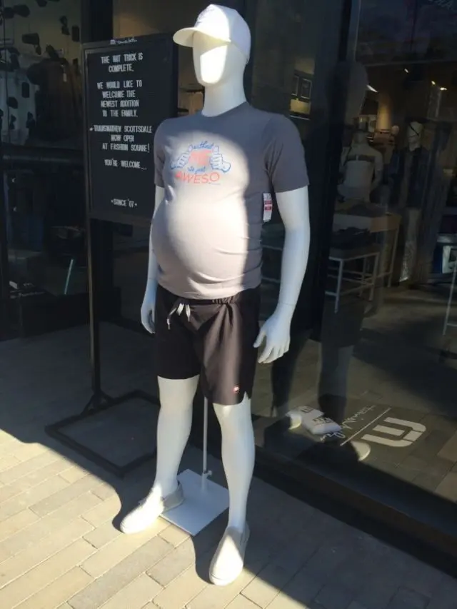 6 Outfit Cowok Buncit Ini Absurd Banget, Bikin Tepuk Jidat