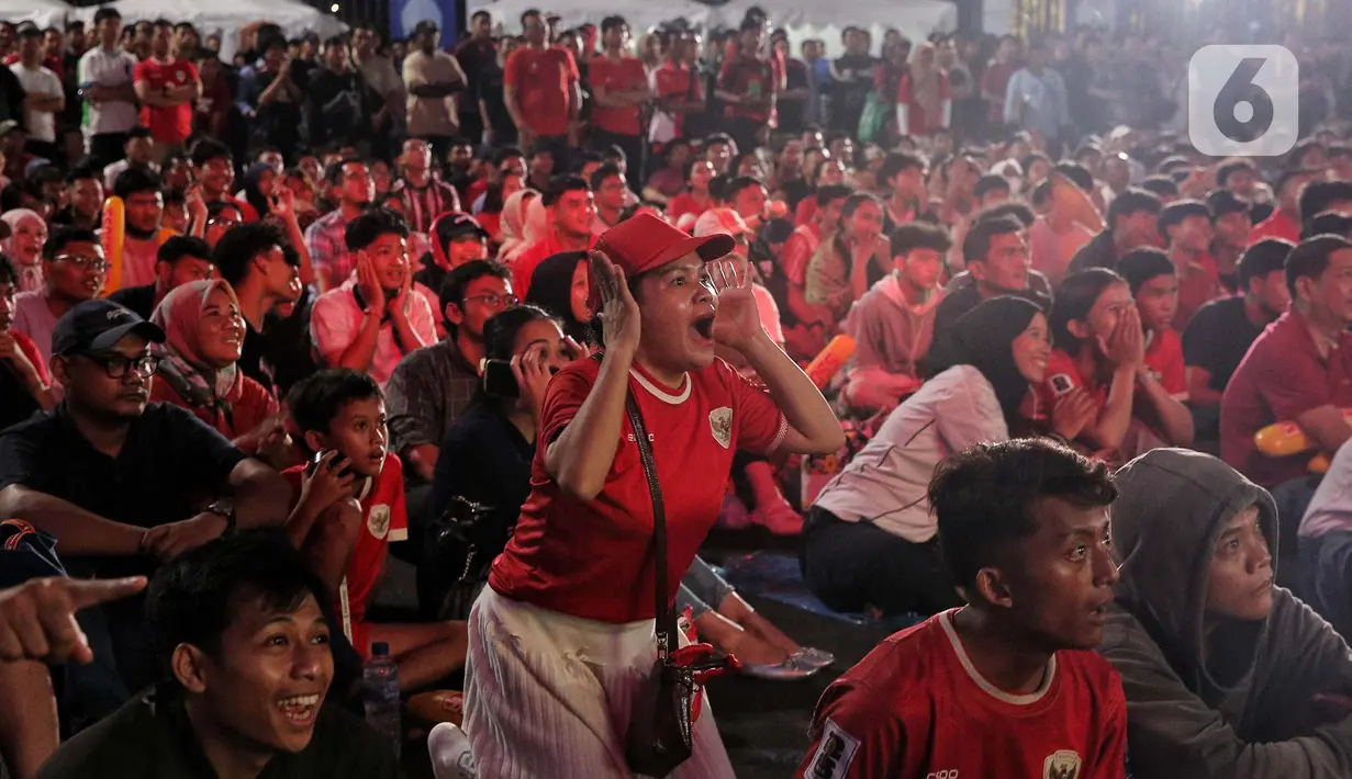 Di babak pertama, Timnas Indonesia tertinggal tiga gol dari Jepang. Tiga gol tersebut dicetak Daichi Kamada (15, 45+6), Takefusa Kubo (19). Di babak kedua, Ryoya Morishita (55),  Shuto Machino (58), dan Mao Hasoya (80) berhasil menambah keunggulan Jepang atas Indonesia. (Liputan6.com/Angga Yuniar)