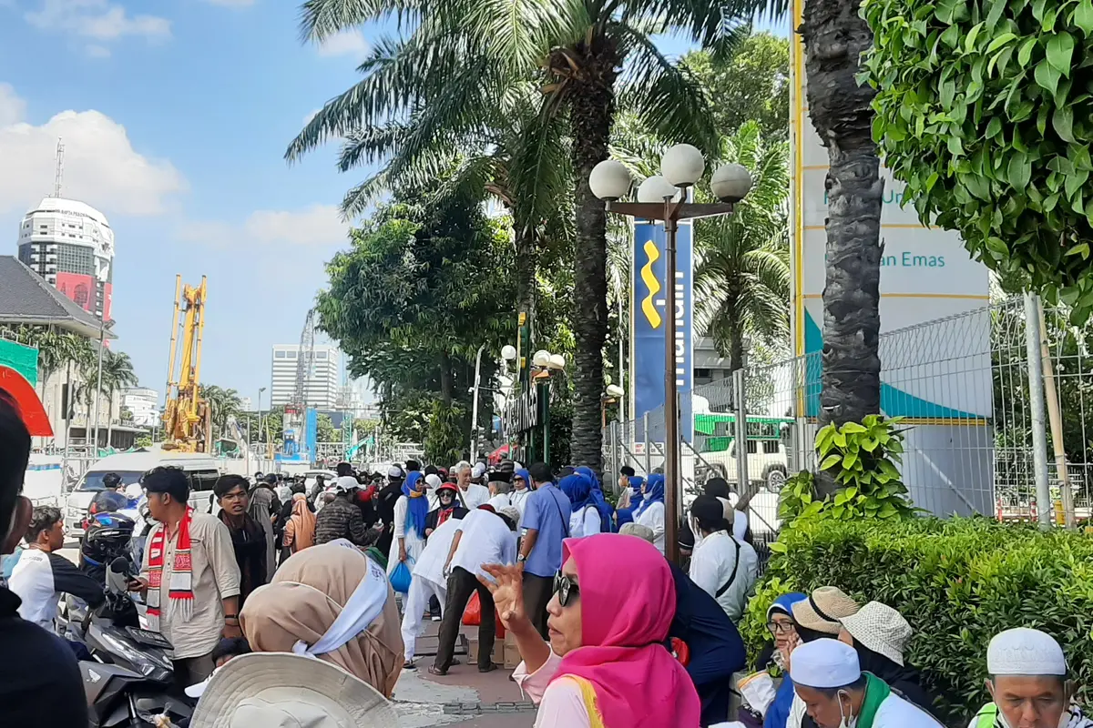 Peserta aksi 212 di sekitar kawasan MH Thamrin, Jakarta, Kamis (2/12/2021).