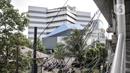 Kondisi atap Gedung Lembaga Sensor Film (LSF) yang ambruk di Jalan MT Haryono, Jakarta, Rabu (7/10/2020). Atap Gedung yang ditempati oleh tim Pesona Indonesia Kementerian Pariwisata tersebut ambruk pada pagi tadi. (merdeka.com/Iqbal S. Nugorho)
