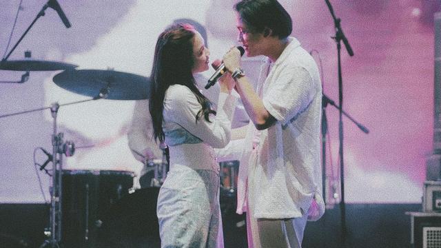6 Potret Mahalini Raharja Manggung Bareng Rizky Febian, Selalu Tampil Mesra