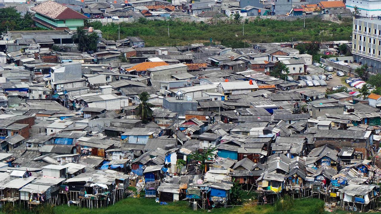 Potret Warga Miskin di Pemukiman Kumuh Bantaran Waduk Pluit