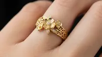 7 Cara Membersihkan Cincin Emas Ukiran agar Tetap Kinclong Tanpa Merusak Detail