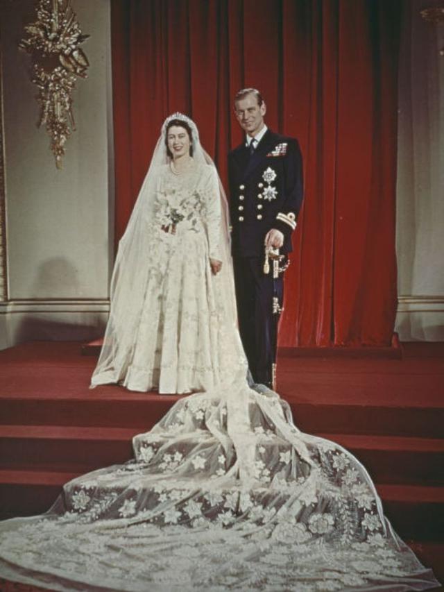 True Story! Kisah Cinta Ratu Elizabeth II dan Pangeran 