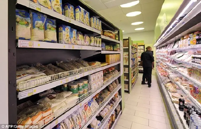 Supermarket di Colombes, Paris, Prancis, hanya menjual produk-produk halal saja. (AFP)