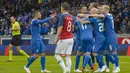 Para pemain Islandia merayakan gol  saat melawan Norwegia pada laga uji coba di Reykjavik, Islandia, (2/6/2018). Islandia kalah dari Norwegia 2-3. (AFP/Haraldur Gudjonsson)