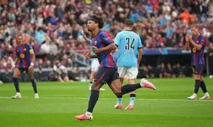 Pemain Barcelona Karim Adeyemi merayakan gol dalam laga Liga Champions antara Barcelona vs Feyenoord di Barcelona, Spanyol, Rabu, 9 September 2026. (AP Photo/Emilio Morenatti)