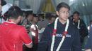 Hokky Caraka beserta Skuad Timnas Indonesia U-23 saat tiba di Terminal 3 Bandara Soekarno-Hatta, Tangerang, Banten, Sabtu (11/5/2024) pagi WIB usai berjuang di Piala Asia U-23 2024 di Qatar dan play-off Olimpiade Paris di Prancis. (Bola.com/M Iqbal Ichsan)