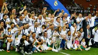 Real Madrid merayakan kemenangan mereka atas Atletico Madrid di Final Liga Champions 2015/2016 di Stadion San Siro, Milan, Minggu (29/5). Madrid mengalahkan Atletico melalui adu pinalti dengan skor 5-3. (Reuters/Stefan Wermuth)