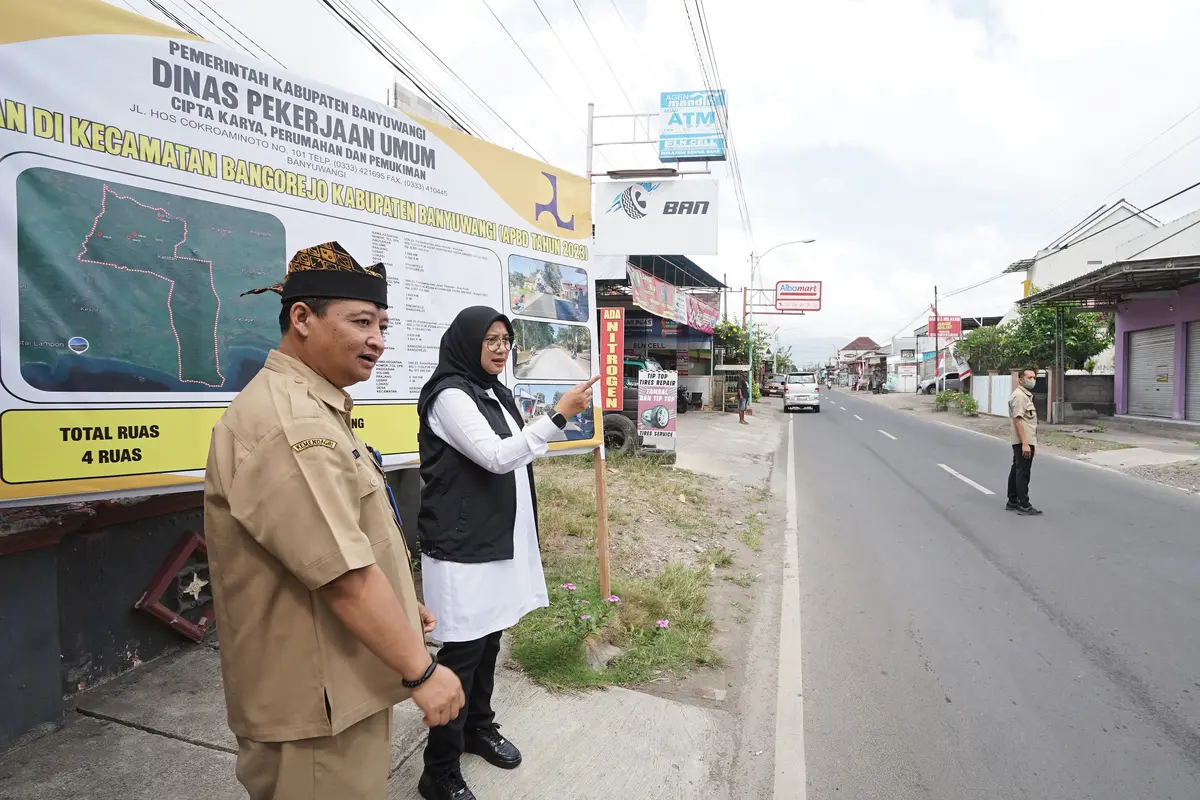Ngantor di Tiga Desa, Bupati Ipuk Cek Progres Pembangunan Sejumlah Ruas Jalan