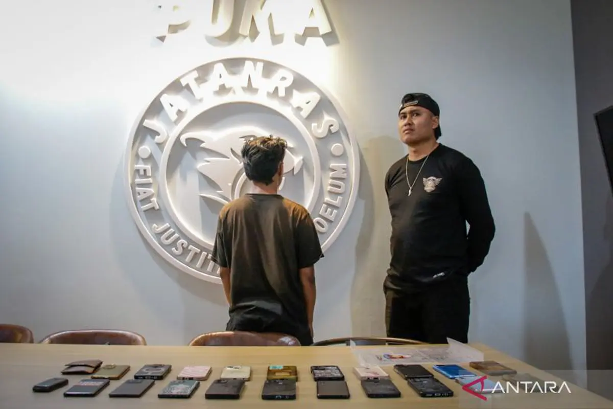 Terduga pelaku pencurian 21 telepon genggam di SPBU Lombok