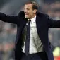 Gaya pelatih Juventus, Massimiliano Allegri memberikan arahan kepada anak asuhnya pada laga grup D Liga Champions di Allianz Stadium, Turin, (22/11/2017). (AP/Antonio Calanni)